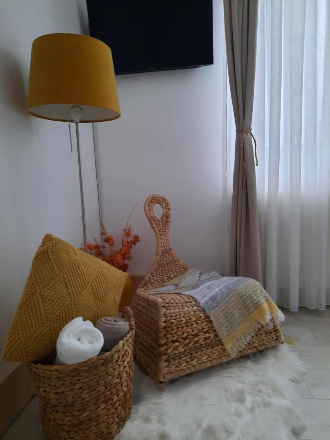Cocooning In A Lovely Mountain Suite - Two Azuga Bagian luar foto